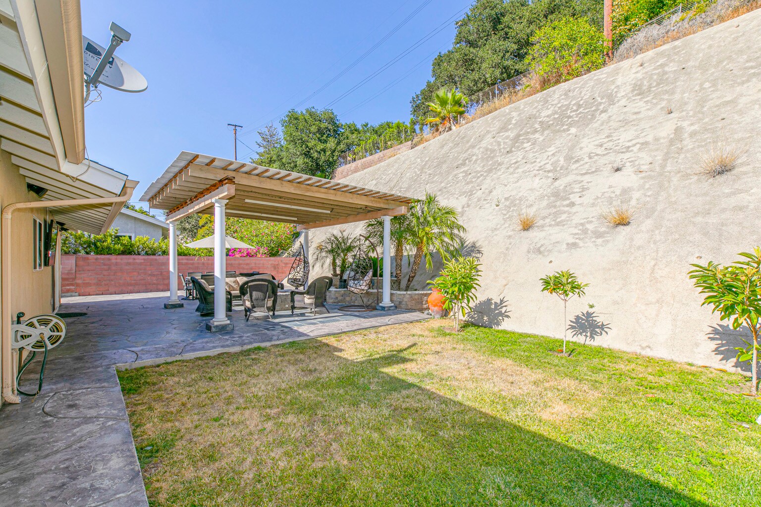 Building Photo - 9434 McLennan Ave