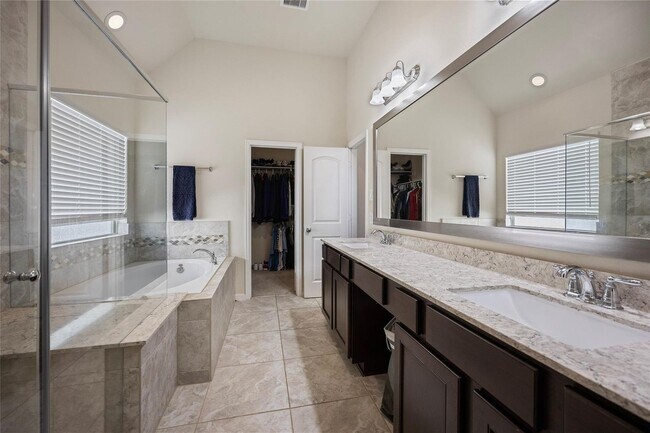 Building Photo - 1506 Brayson Oaks Pl