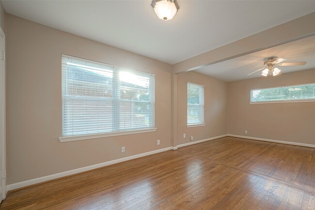 Building Photo - 5222 Nina Lee Ln