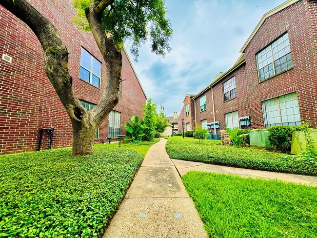 Building Photo - 8055 Cambridge St