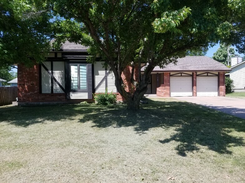 Primary Photo - 1709 N Brunswick Ln