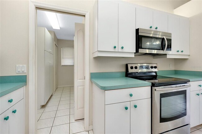 Building Photo - 15140 Lyneburg Ave
