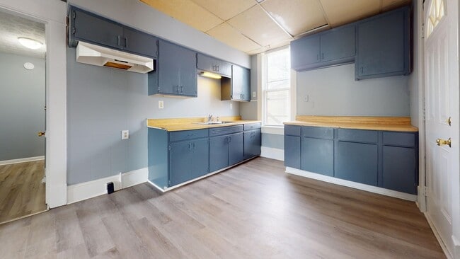 Building Photo - Coming soon-Freshly updated, large garage/small yard