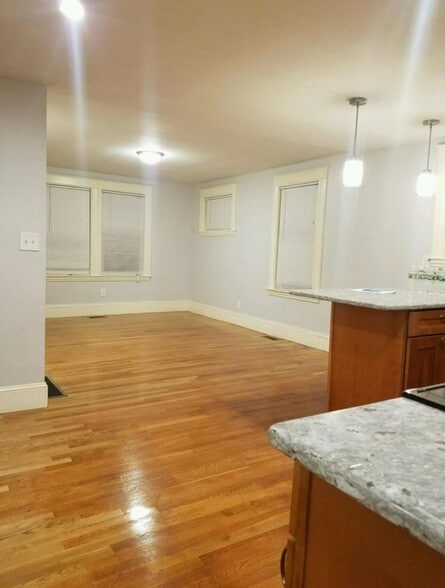 Building Photo - 5 Ellsworth Rd