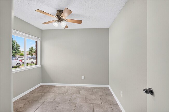 Building Photo - 3922 Pintan Ln