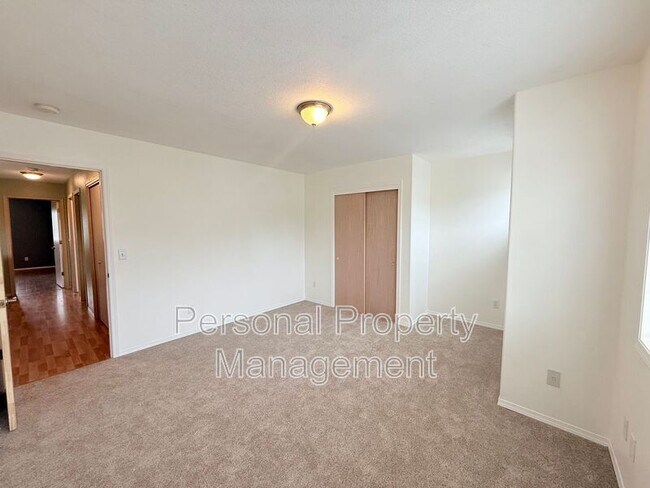 Building Photo - 5602 NE 64th Street