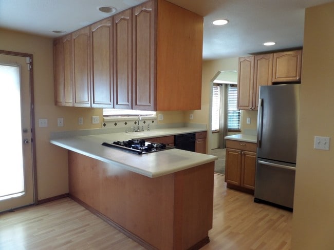 Building Photo - Fabulous 4 Bedroom Home with Gorgeous Fenc...