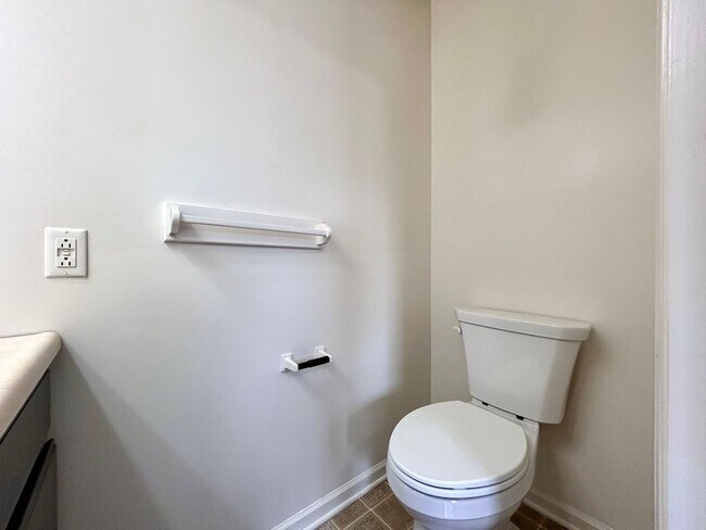 Building Photo - Two Bedroom Townhome In Southeast Grand Rapids