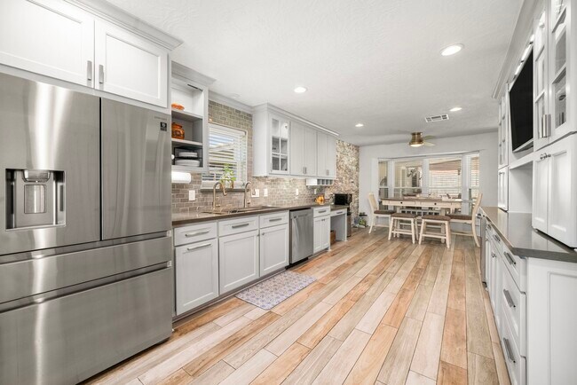 Primary Photo - 327 Stonehenge Ln