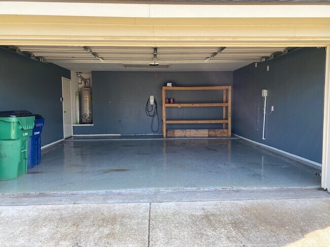 Building Photo - 9909 Carter Dr
