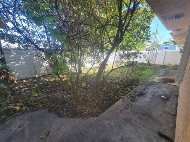 Building Photo - 6223 Allen St