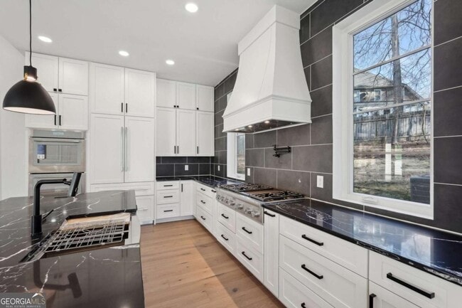 Building Photo - 120 Thome Dr