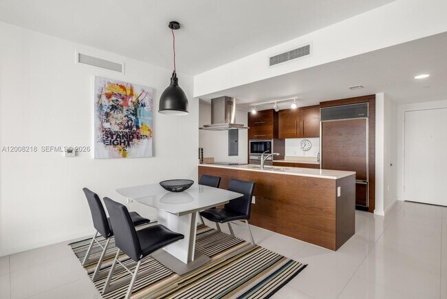 Building Photo - 495 Brickell Ave