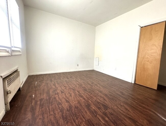 Building Photo - 528 Valley Brook Ave