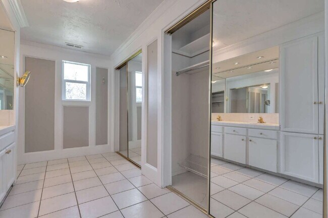 Building Photo - Charming 3-Bedroom Taylorsville Home with 3.5 Baths and Spacious Living