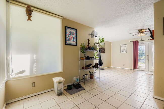 Building Photo - 1423 Westmoor Dr