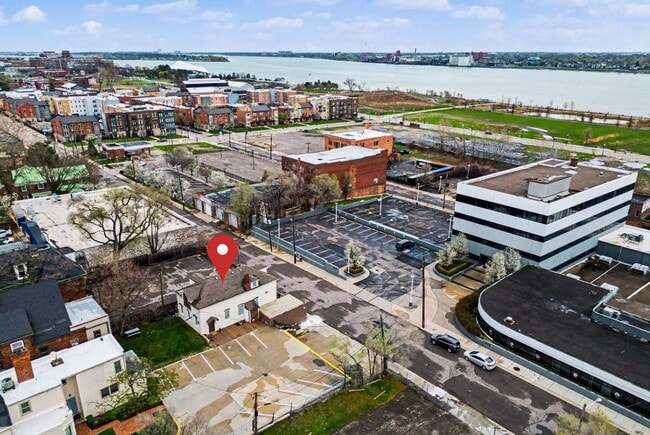 Building Photo - 1391 Woodbridge St