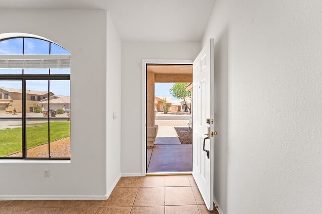 Building Photo - Chic Peoria Rental – Updated Appliances & ...