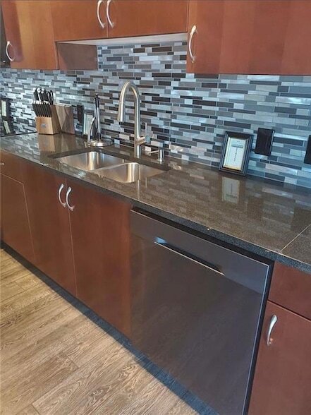 Building Photo - 400 W Peachtree St NW