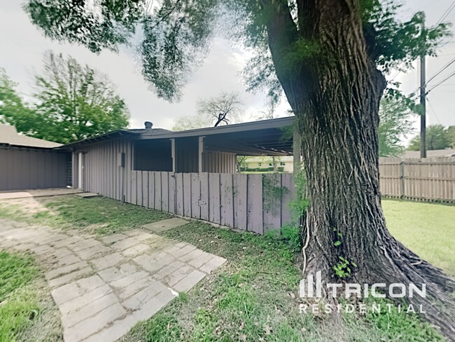 Building Photo - 1713 Brown Trail