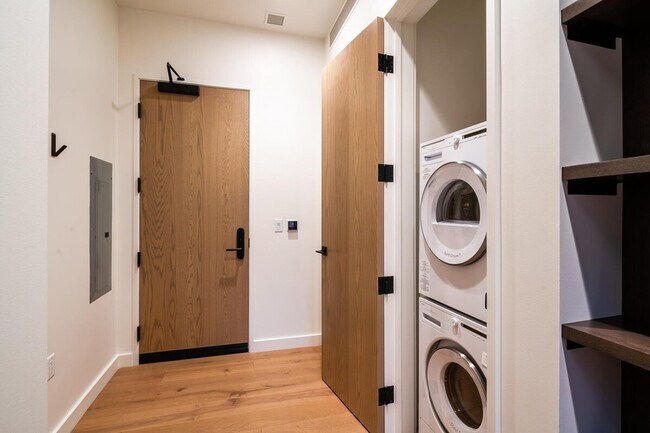 Building Photo - 4 Boathouse Way