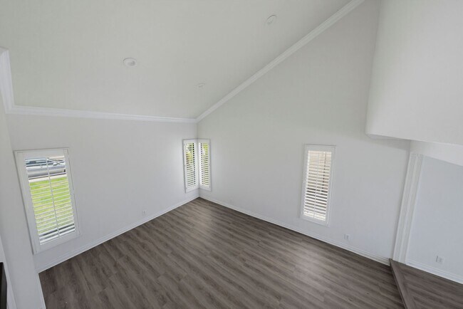 Building Photo - GORGEOUS VIEWS of Anahiem Hills