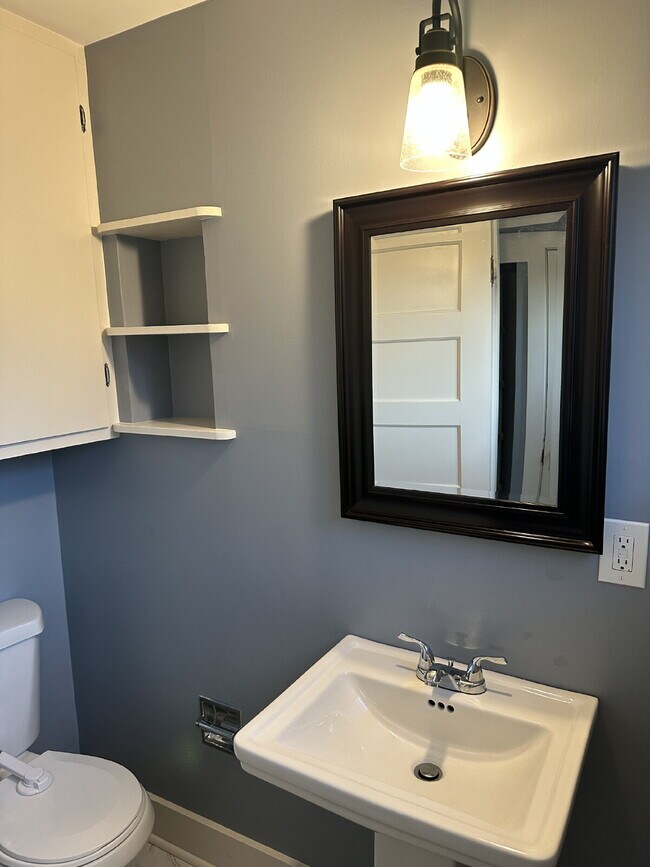 Building Photo - "Charming 3-Bed Oasis with Granite Touches & Cozy Fireplace in Nampa!"