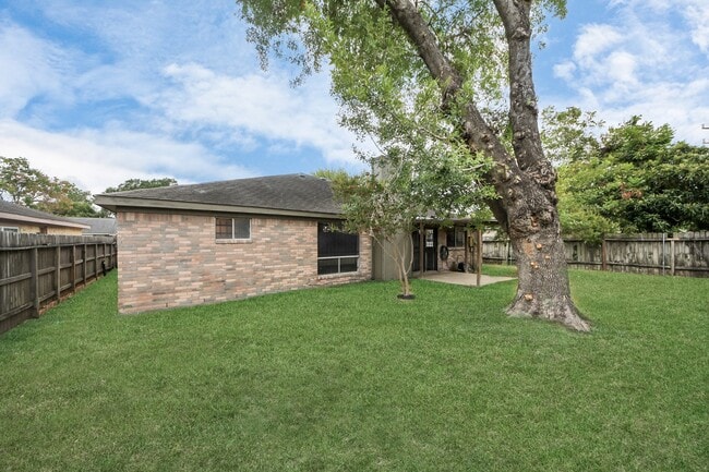 Building Photo - 1207 Park Knoll Ln