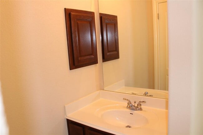 Building Photo - 7617 Menler Dr