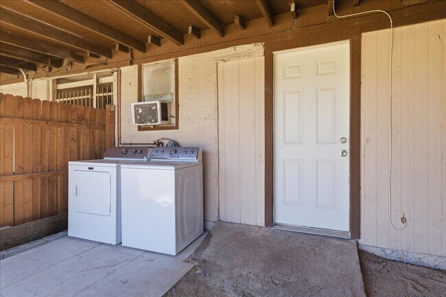 Building Photo - 241 E Elwood St