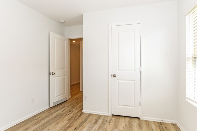 Building Photo - 3315 Aster Mdw Wy