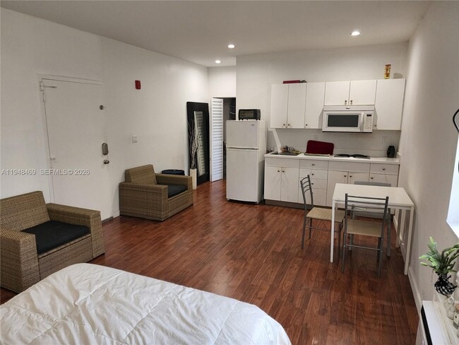 Building Photo - 1345 Pennsylvania Ave