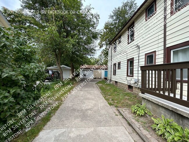 Building Photo - 52 W Bernhard-