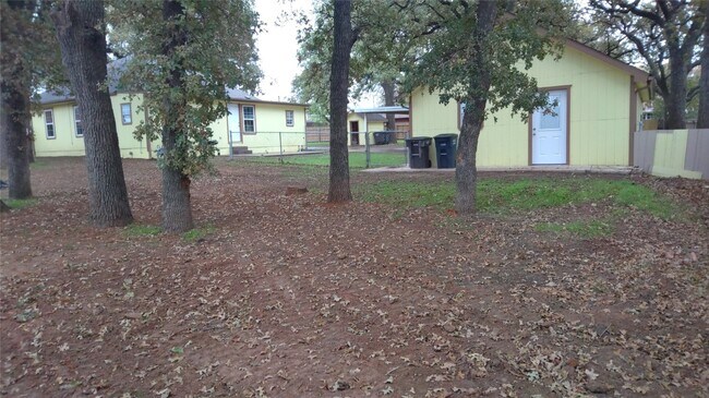 Building Photo - 7366 Meadowbrook Dr