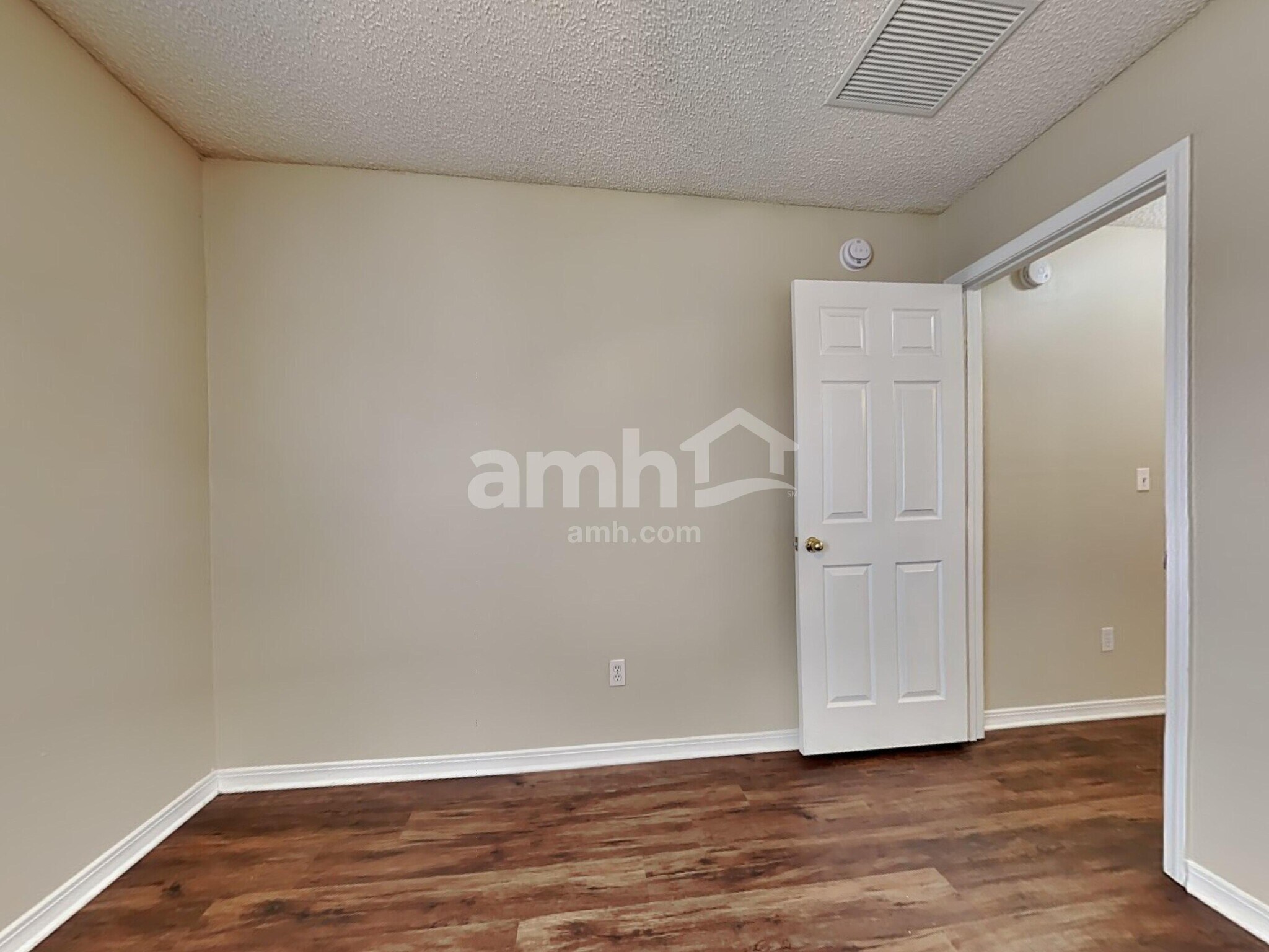 Building Photo - 6291 Ironside Dr N