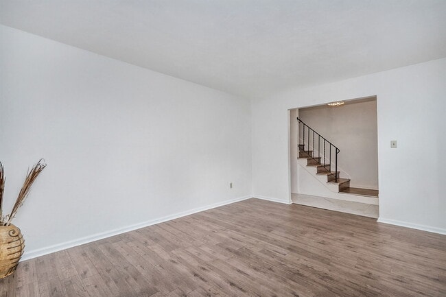 Building Photo - 5213 Clover Hill Dr