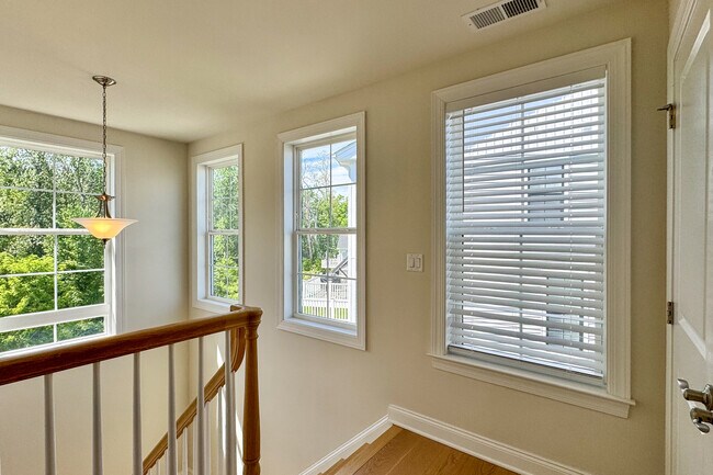 Building Photo - 25 Brentwood Cir