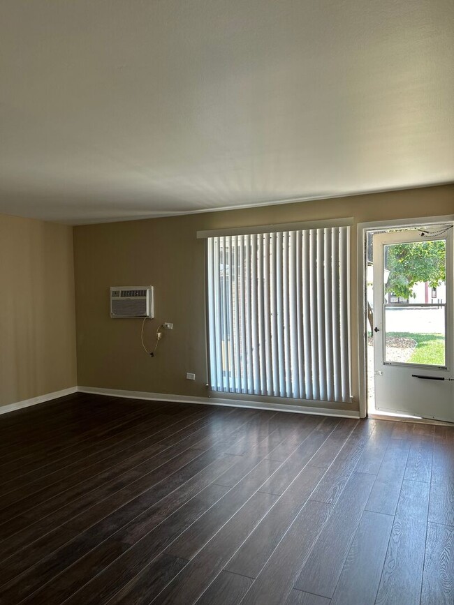 Building Photo - 6300 W 63rd St
