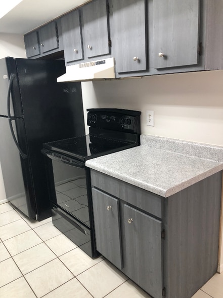 Building Photo - 713 S Daytona Ave