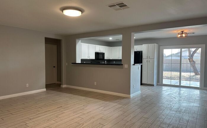 Building Photo - 1401 S 228th Ln