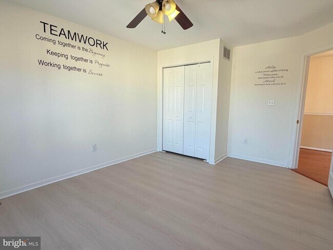 Building Photo - 15 Moonlight Ct