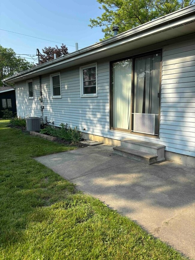 Building Photo - 3 bedroom, 1.5 bathroom Chelsea ranch - fr...