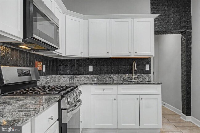 Building Photo - 203 N Dupont St