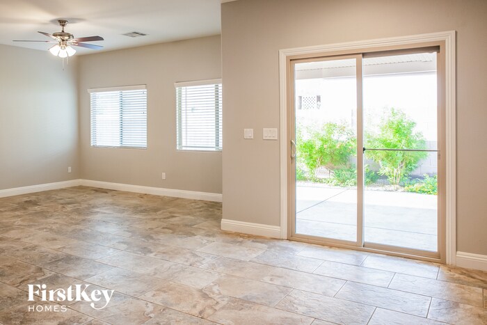 Building Photo - 6846 Majestic Palm Dr
