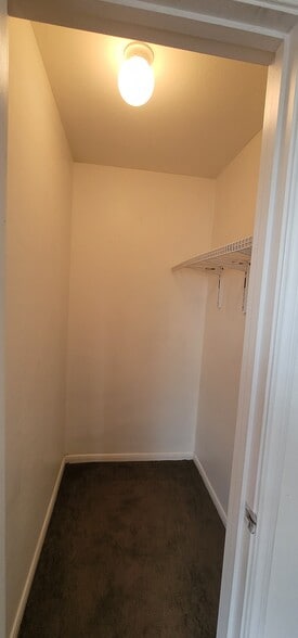 Closet - 23352 High Point St