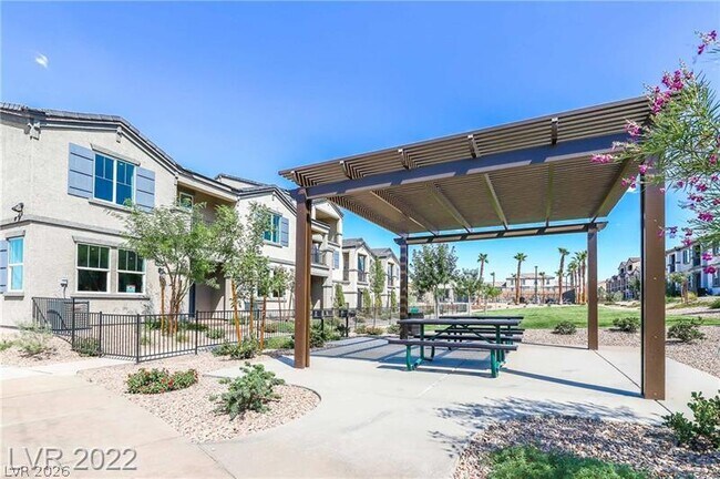 Building Photo - 512 Ylang Pl