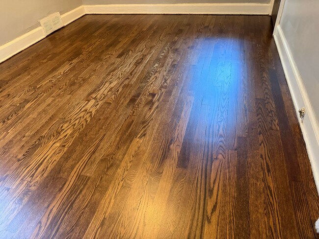 Building Photo - SECTION 8 ONLY  3 Bedroom 1 Bath For Lease
