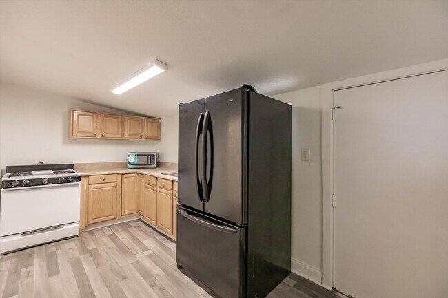 Building Photo - 808 N Palmway