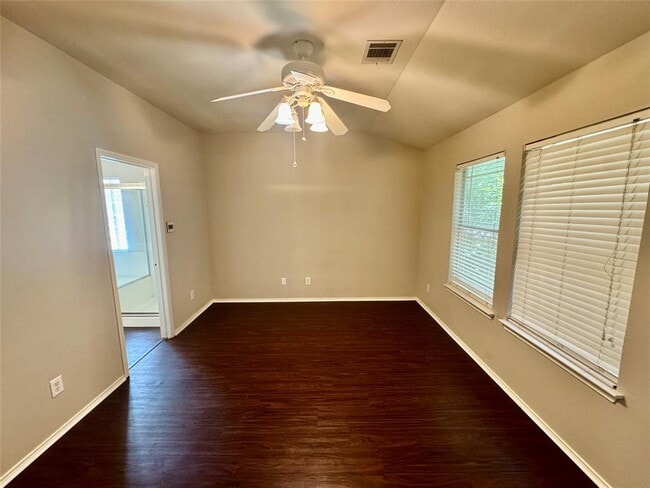 Building Photo - 295 Strawn
