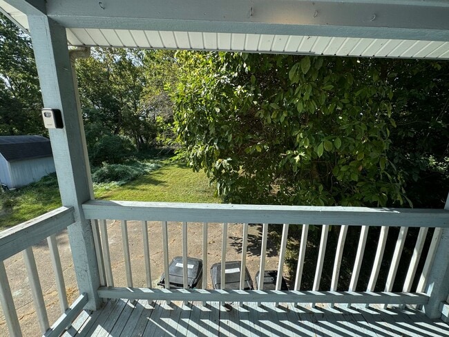Building Photo - MADISONVILLE - Adorable 2 bed 2 bath cape ...